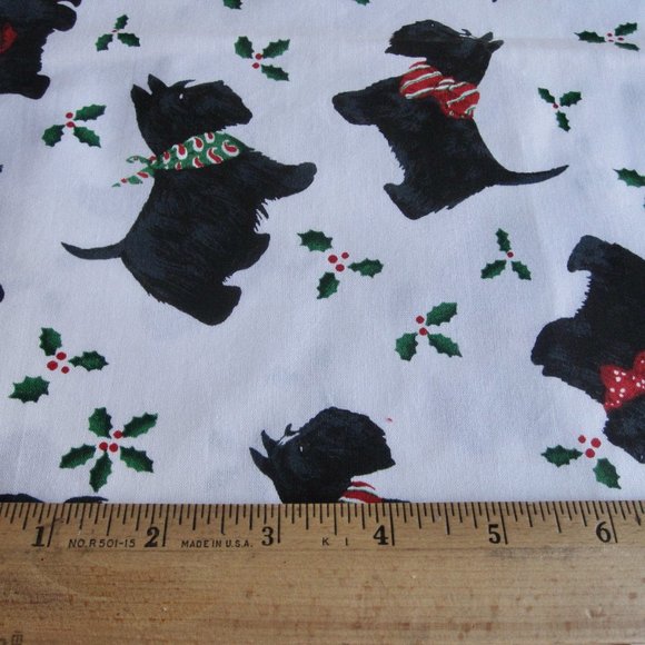 Daisy Kingdom Christmas Tossed Scotties w Holly Scottish Terrier Dogs Fabric 1 Y - Picture 3 of 6